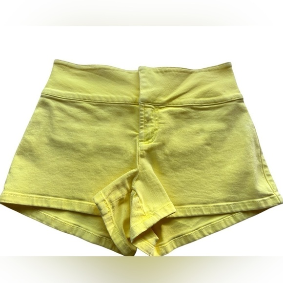 #29 NWT Alice + Olivia Jean Short in Lemon - Picture 4 of 6